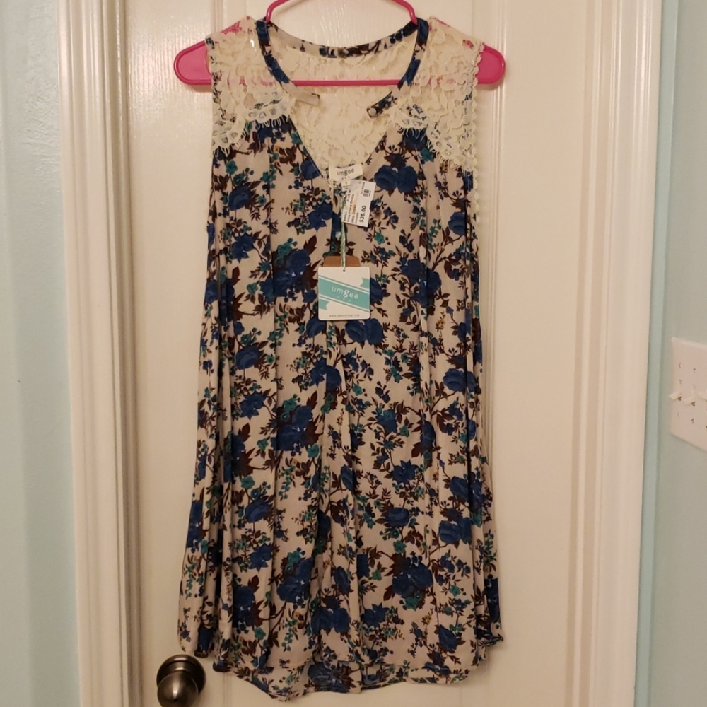 Umgee floral and lace tunic